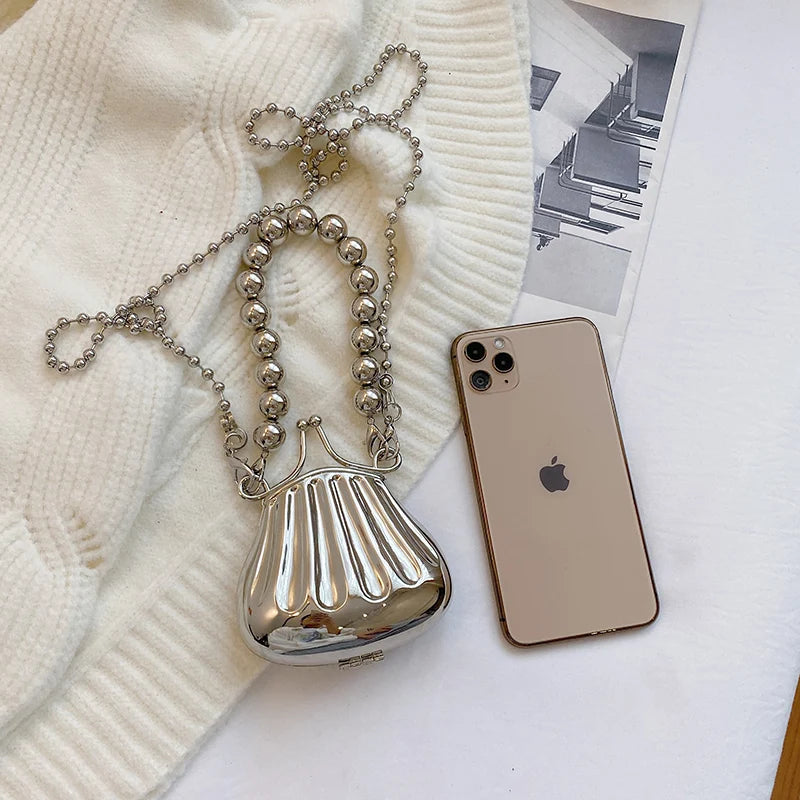 Minaudière metálica mini con cadena cruzada