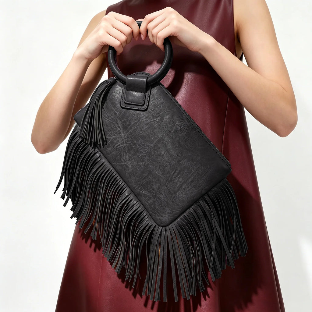 Cartera de mano suave con flecos y cierre