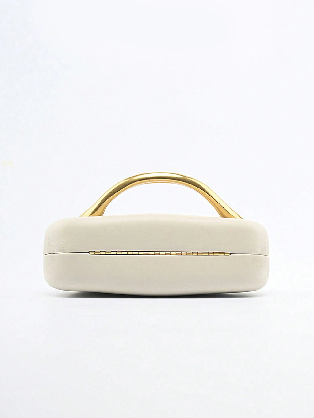 Clutch ovalado de fiesta con cadena y cierre metálico