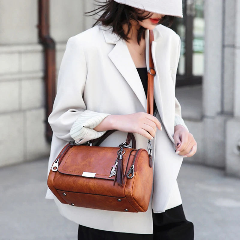 Cartera Boston con borla y correa desmontable