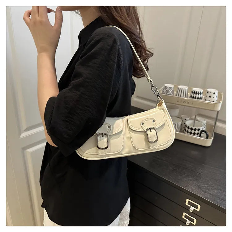 Cartera baguette de PU con bolsillos y tachas