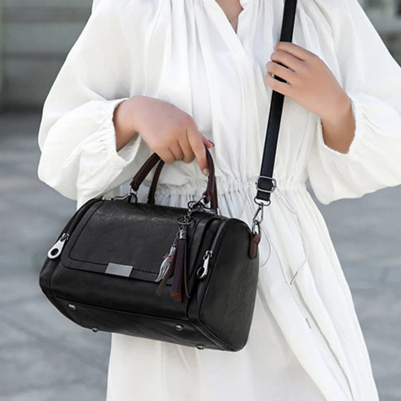 Cartera Boston con borla y correa desmontable