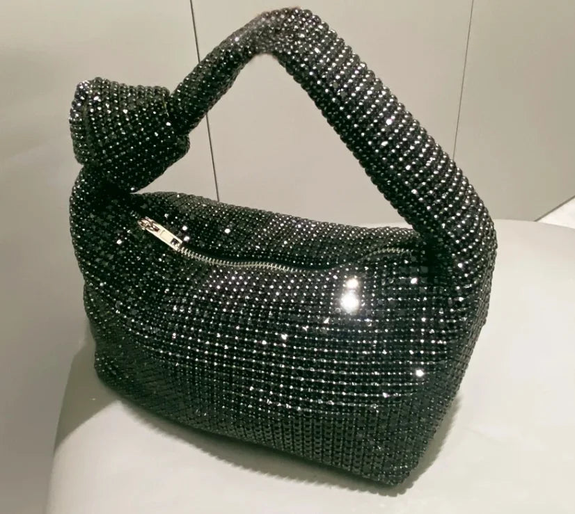 Cartera de fiesta con brillos y asa anudada