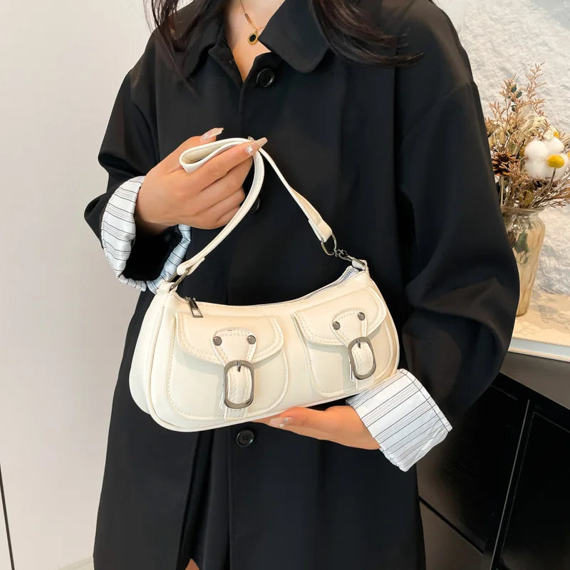 Cartera baguette de PU con bolsillos y tachas