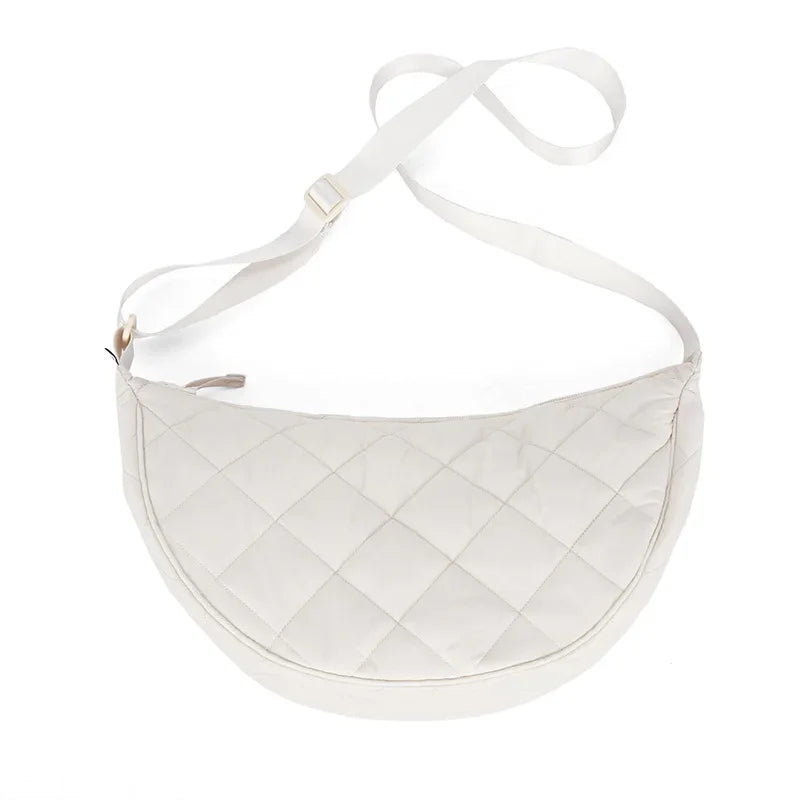 Cartera hobo de nylon con diseño acolchado en rombos