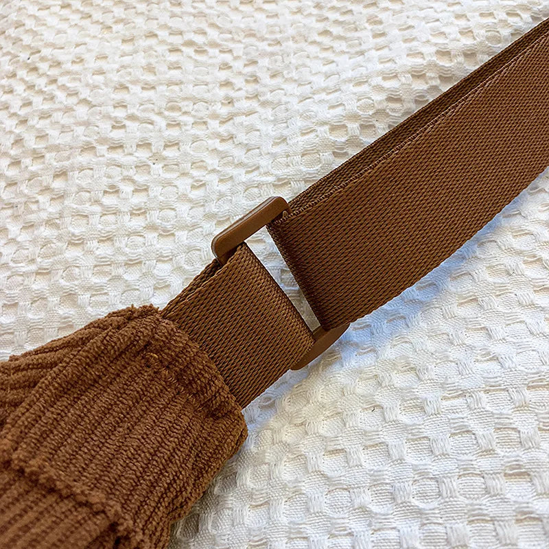 Cartera hobo de corderoy con correa regulable