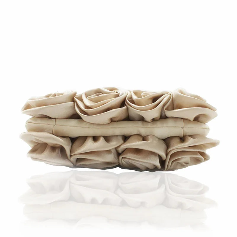 Minaudière rígida con detalle floral y cadena