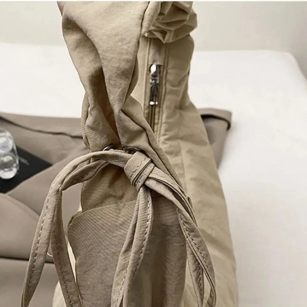 Cartera hobo fruncida con cierre superior