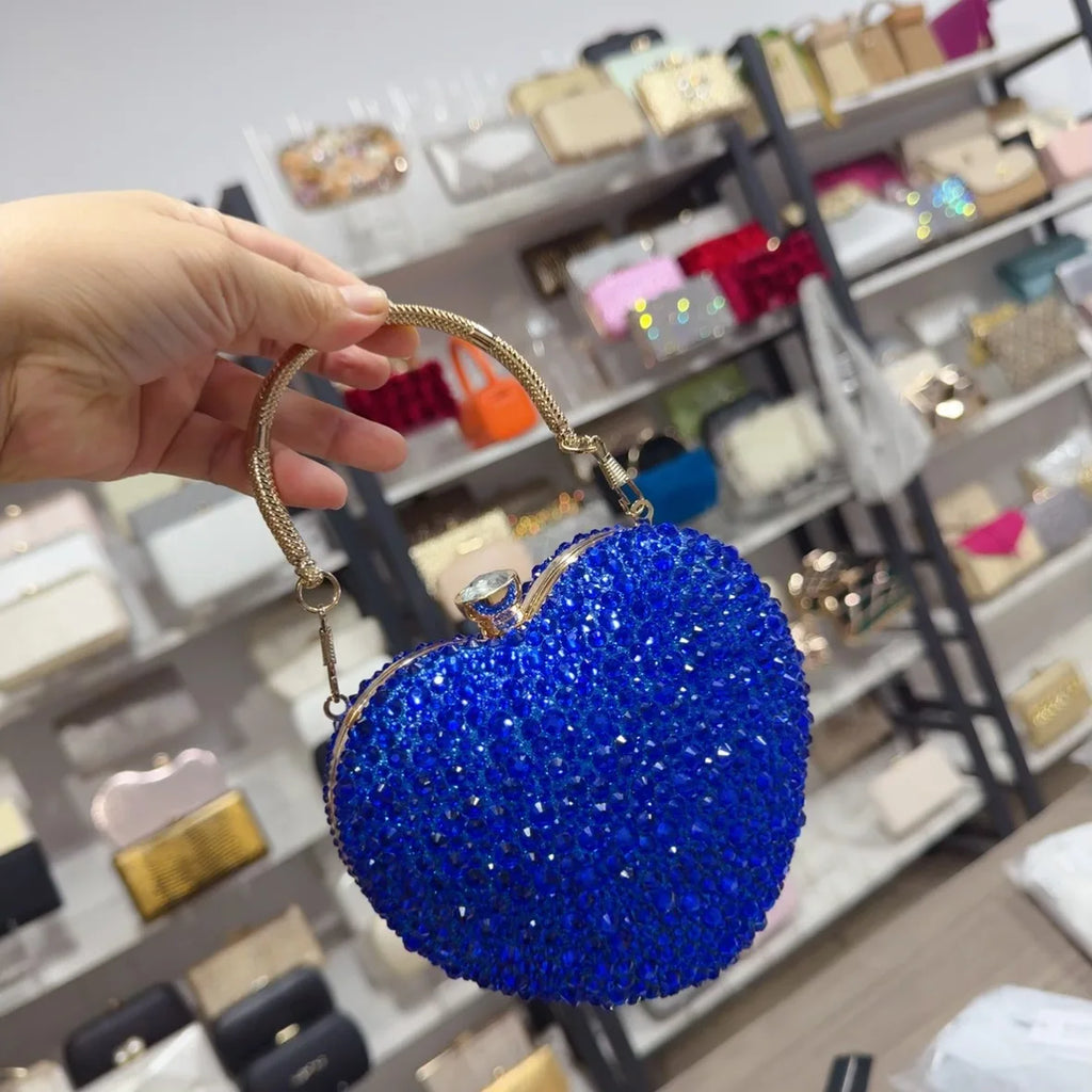 Clutch metálico de corazón con strass