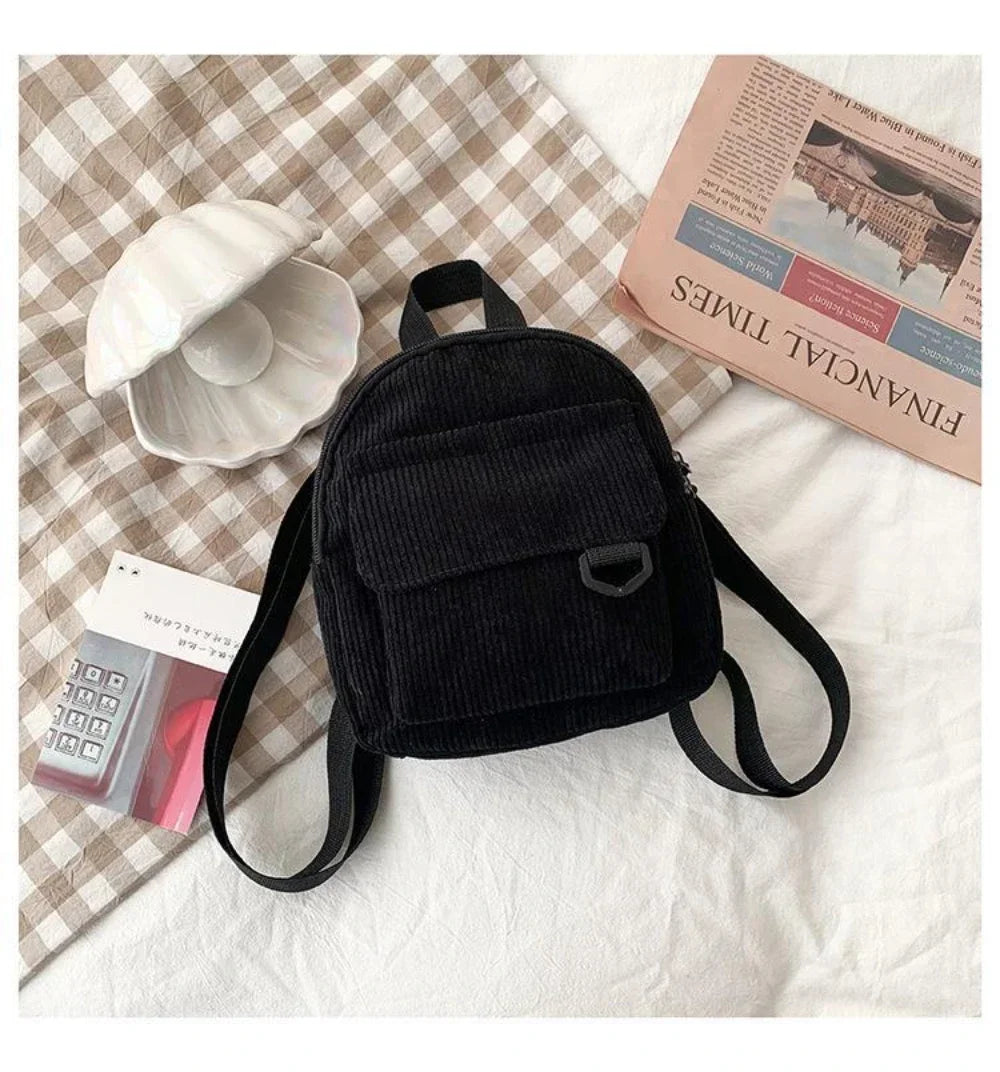 Mini mochila de corderoy con correa regulable