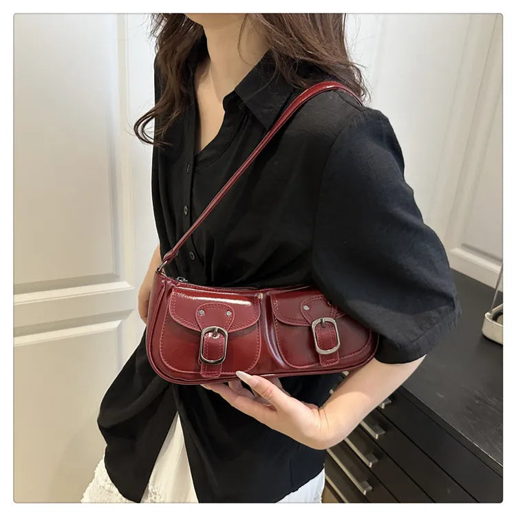 Cartera baguette de PU con bolsillos y tachas