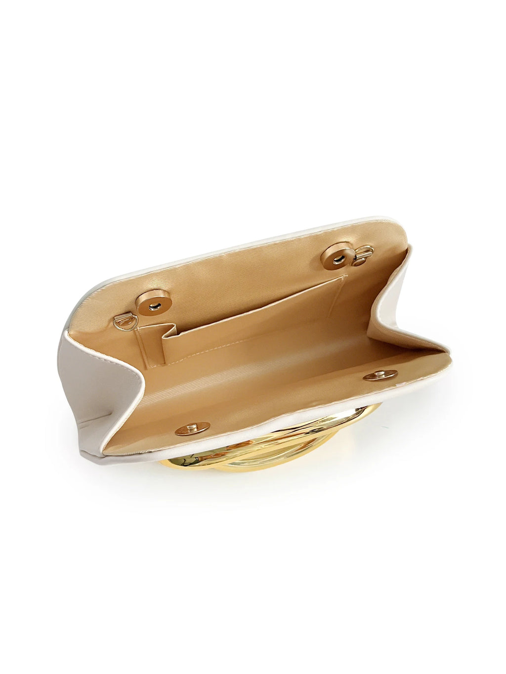 Clutch tipo caja con broche dorado y cadena