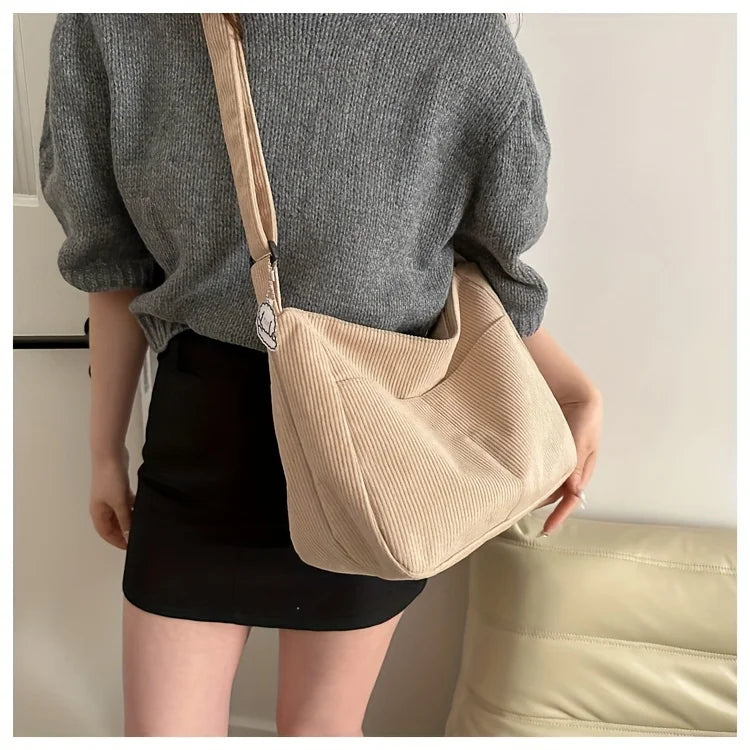 Bolso de hombro de corderoy con bolsillos y cierre