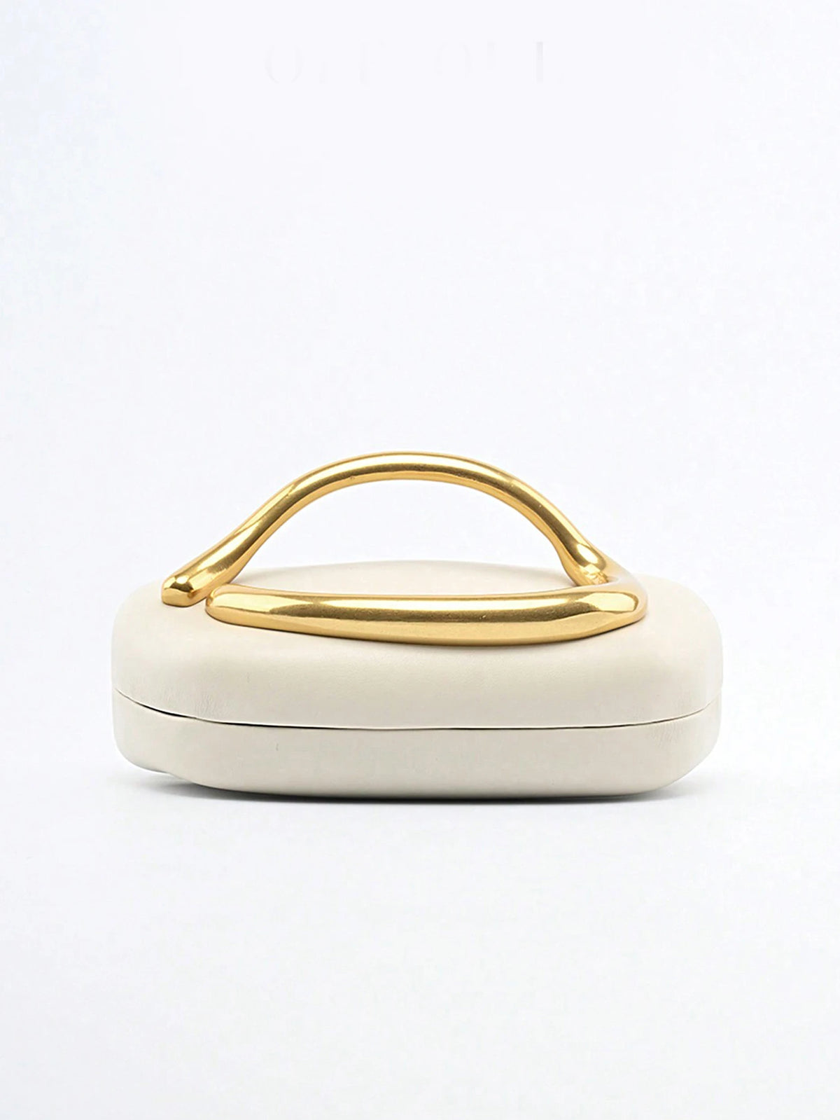 Clutch ovalado de fiesta con cadena y cierre metálico