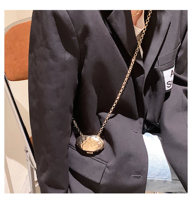 Minaudière metálica mini con cadena cruzada