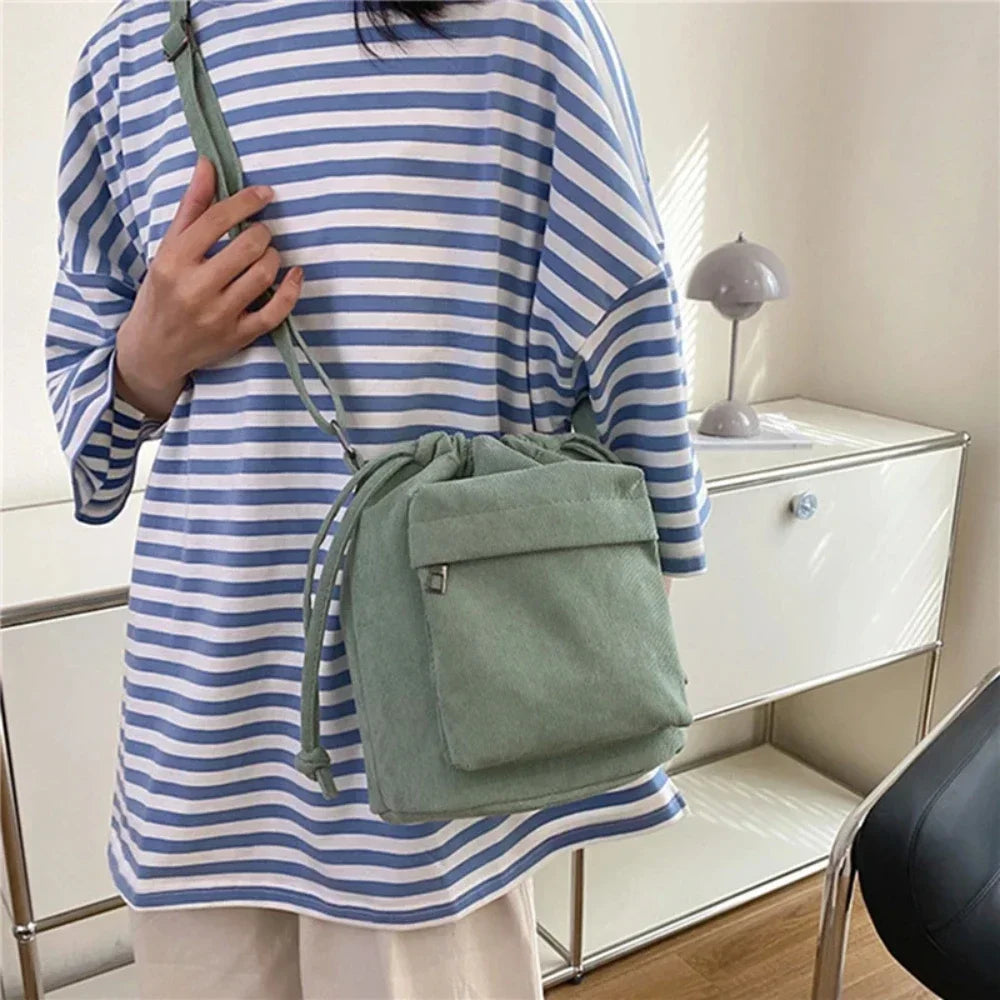 Cartera de corderoy con bolsillo interior con cierre