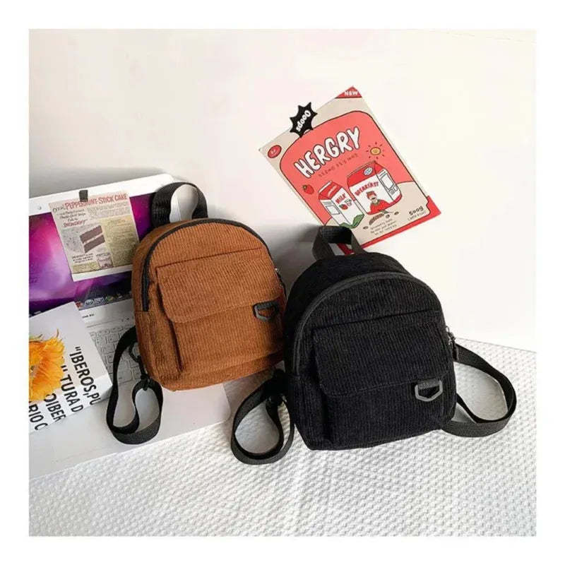 Mini mochila de corderoy con correa regulable