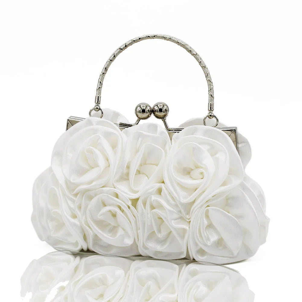 Minaudière rígida con detalle floral y cadena