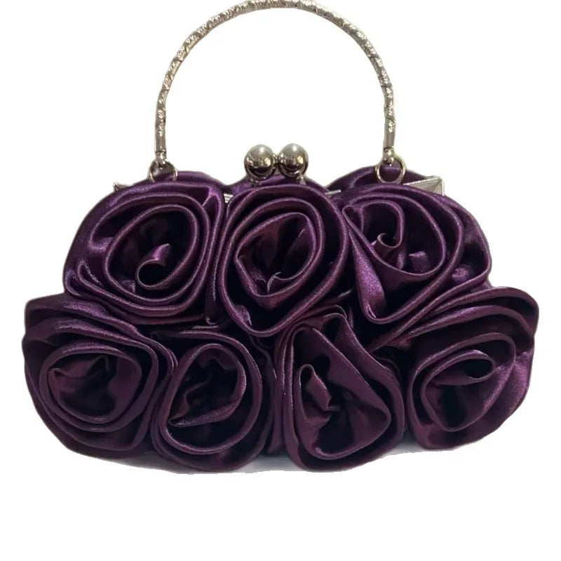 Minaudière rígida con detalle floral y cadena