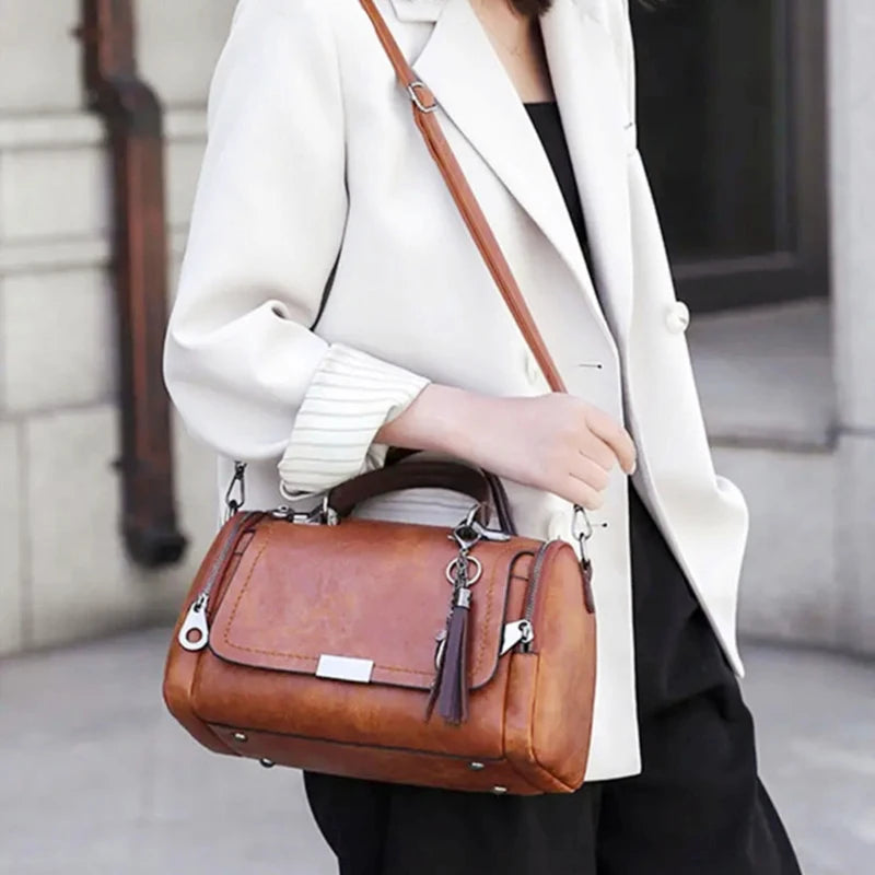 Cartera Boston con borla y correa desmontable