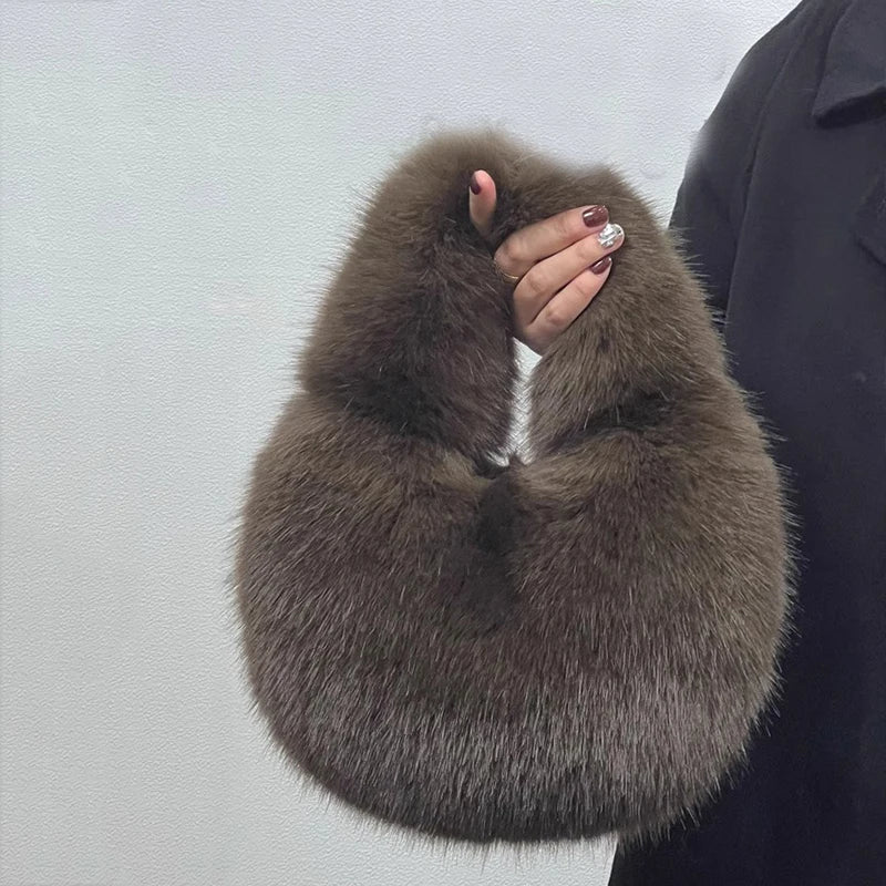 Cartera hobo de pelo sintético con forma de media luna