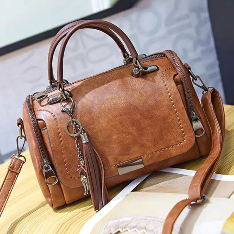 Cartera Boston con borla y correa desmontable