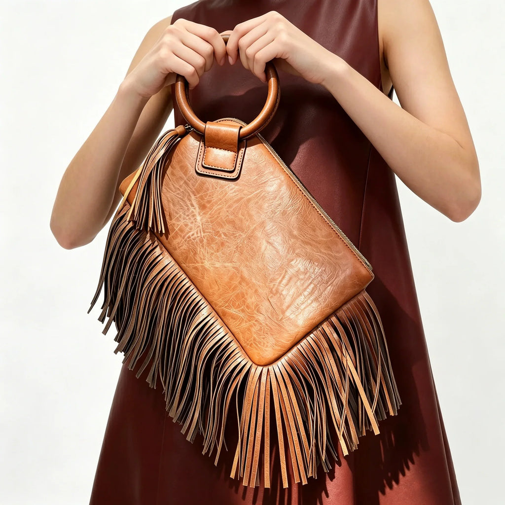 Cartera de mano suave con flecos y cierre