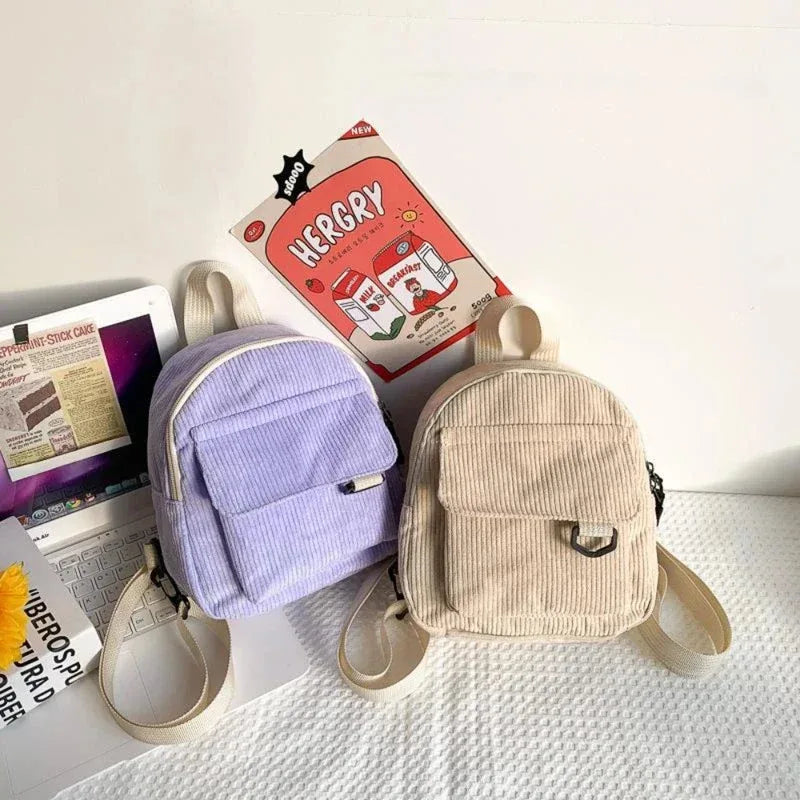 Mini mochila de corderoy con correa regulable