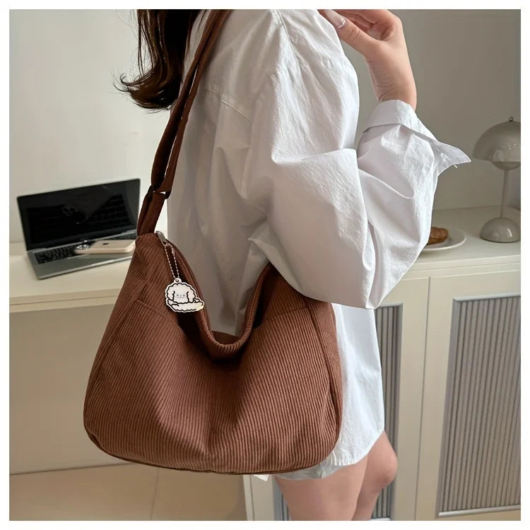 Bolso de hombro de corderoy con bolsillos y cierre