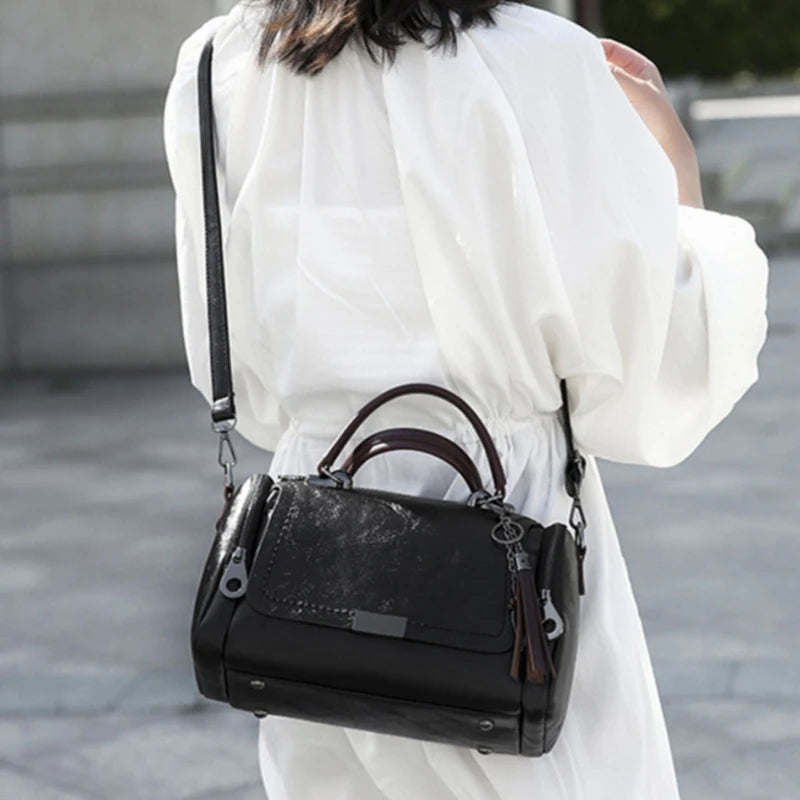 Cartera Boston con borla y correa desmontable