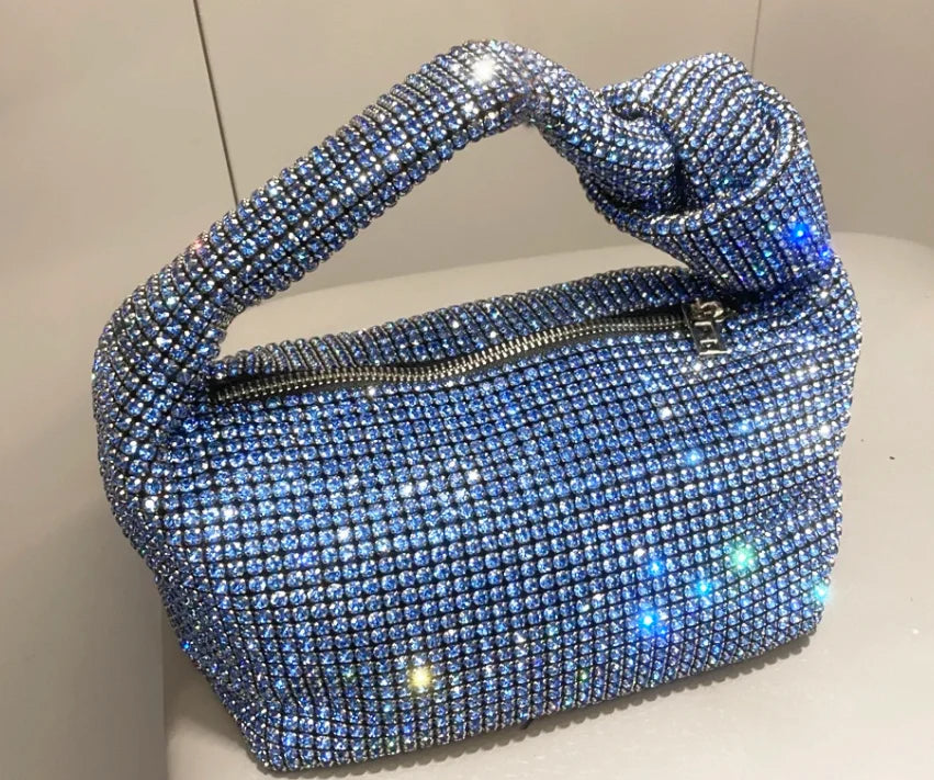 Cartera de fiesta con brillos y asa anudada
