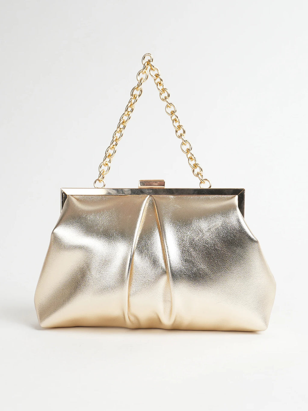 Clutch plisado con broche de marco y cadena