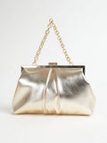 Clutch plisado con broche de marco y cadena