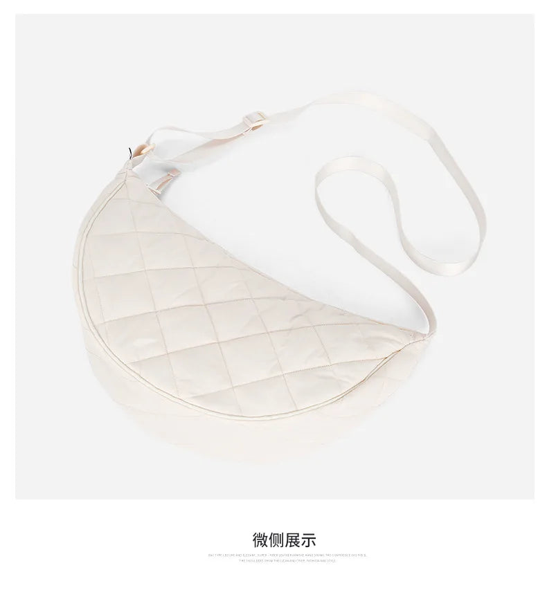 Cartera hobo de nylon con diseño acolchado en rombos
