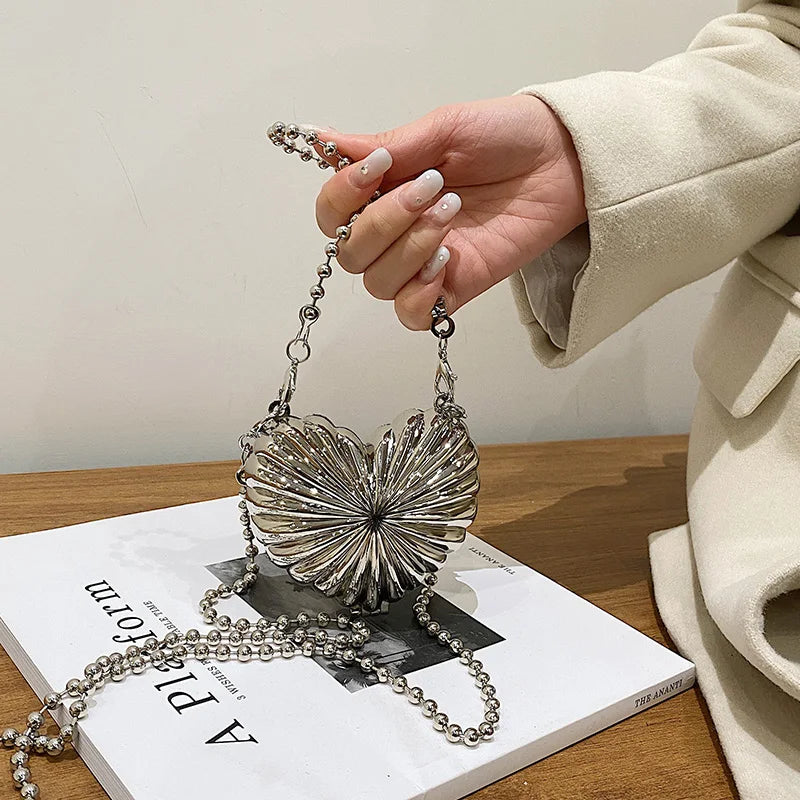 Minaudière metálica mini con cadena cruzada