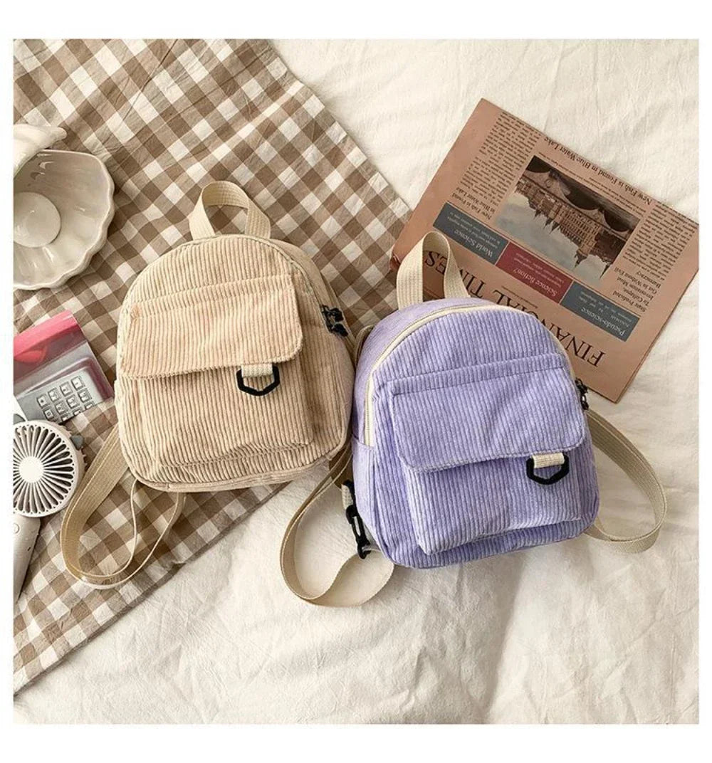 Mini mochila de corderoy con correa regulable