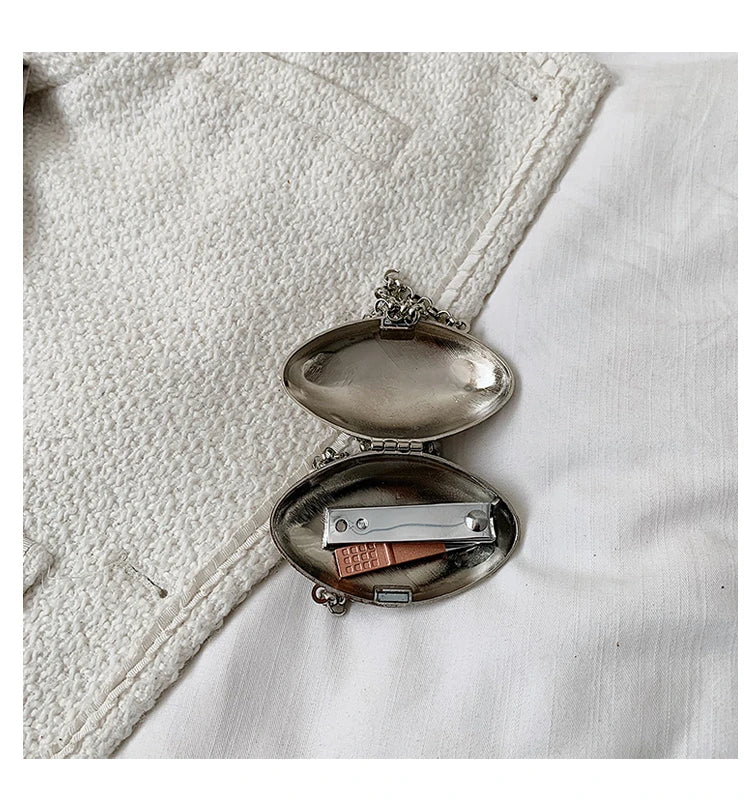 Minaudière metálica mini con cadena cruzada