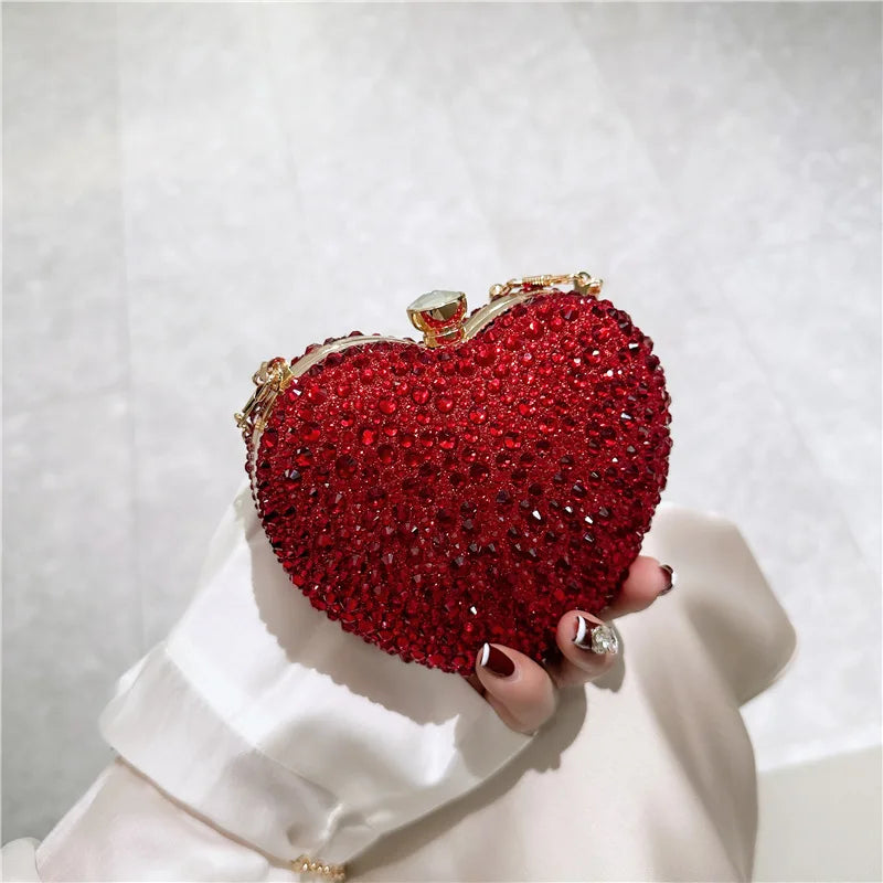 Clutch metálico de corazón con strass