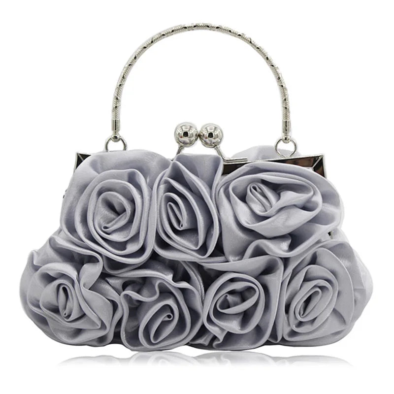 Minaudière rígida con detalle floral y cadena