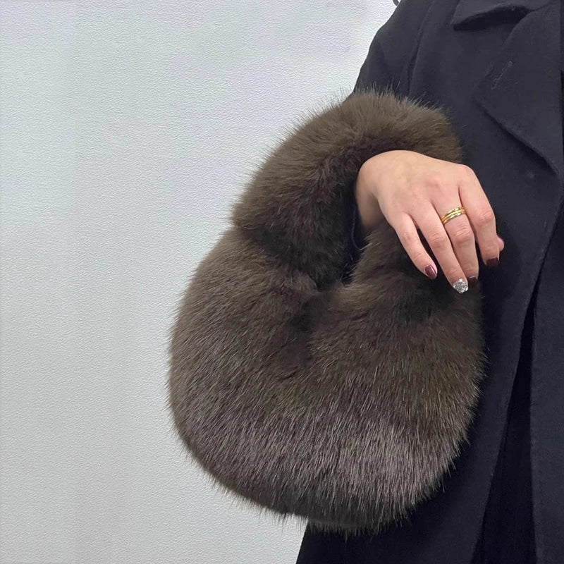 Cartera hobo de pelo sintético con forma de media luna