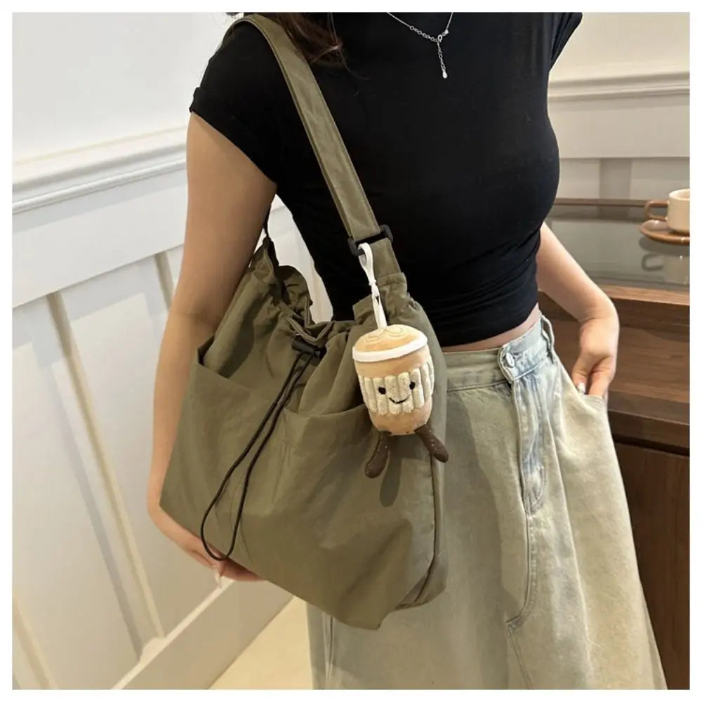 Cartera balde de nylon con cordón y dije opcional