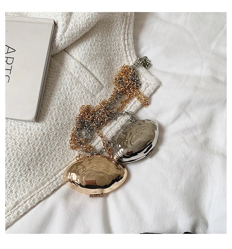 Minaudière metálica mini con cadena cruzada