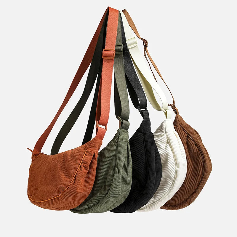 Cartera hobo de corderoy con correa regulable