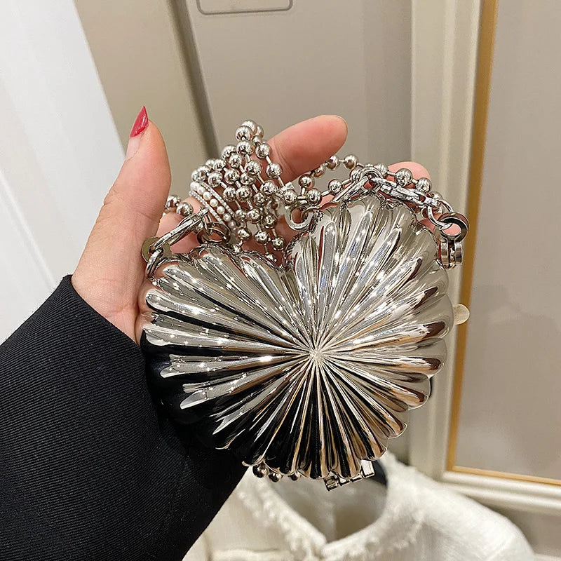Minaudière metálica mini con cadena cruzada
