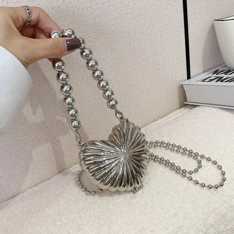 Minaudière metálica mini con cadena cruzada