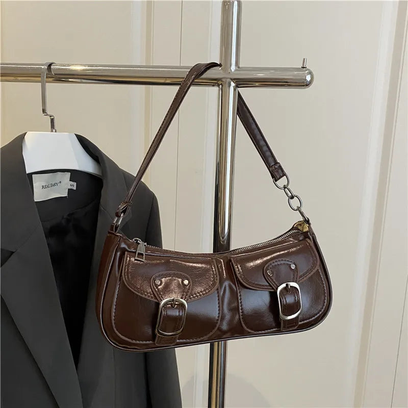 Cartera baguette de PU con bolsillos y tachas
