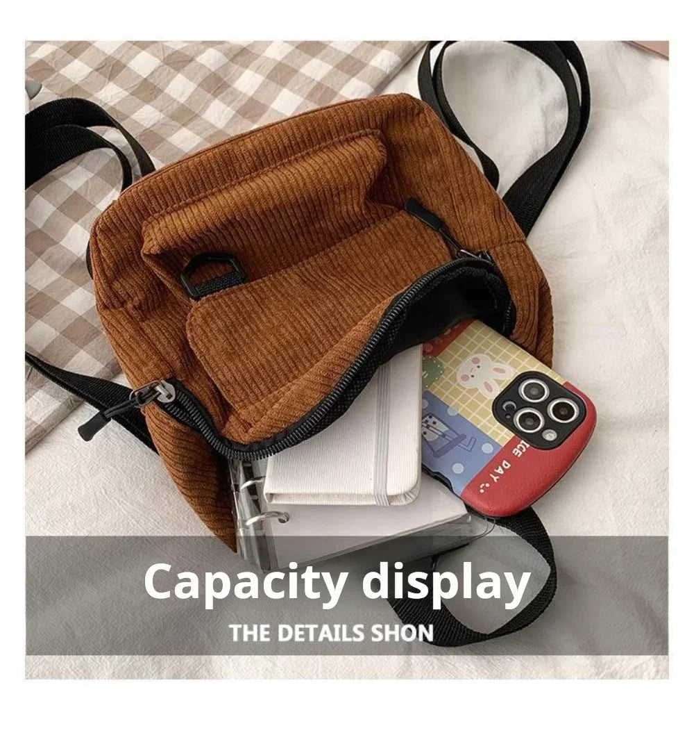 Mini mochila de corderoy con correa regulable