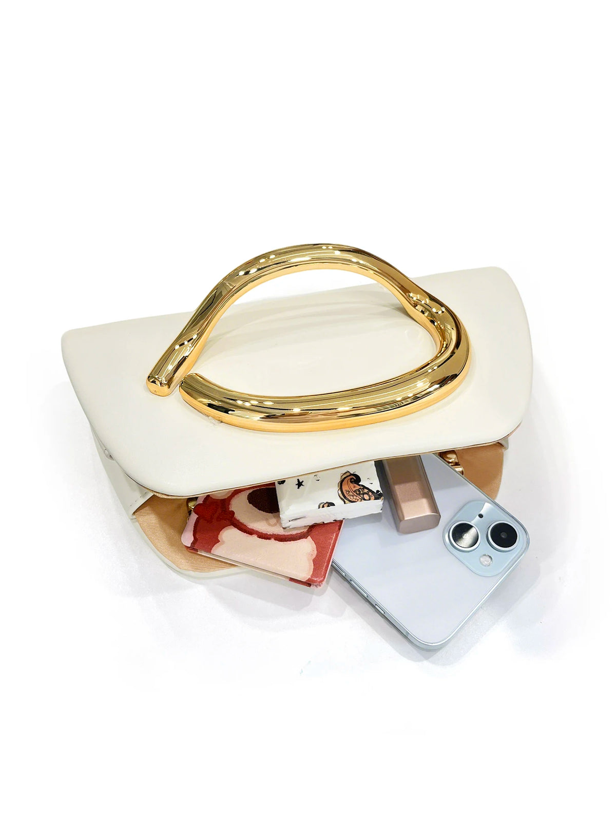 Clutch tipo caja con broche dorado y cadena