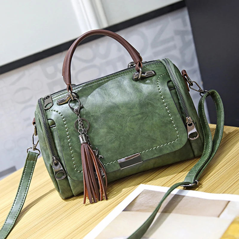Cartera Boston con borla y correa desmontable