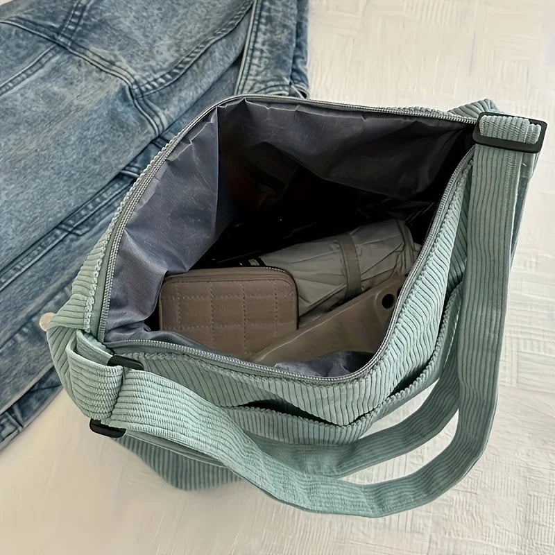 Bolso de hombro de corderoy con bolsillos y cierre